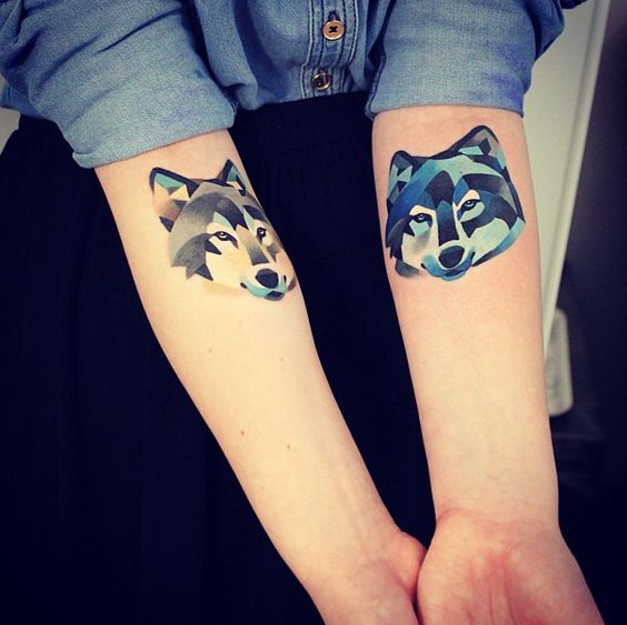 Bedeutung frau mit wolfskopf tattoo Wolf Tattoo